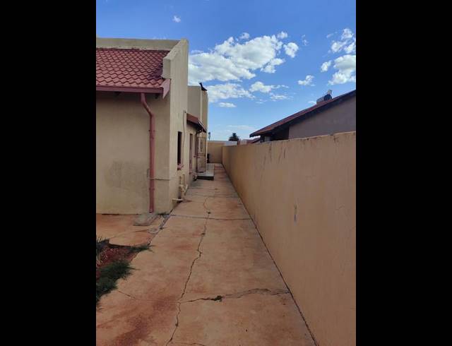 3 BEDROOM HOUSE FOR SALE IN LAWLEY